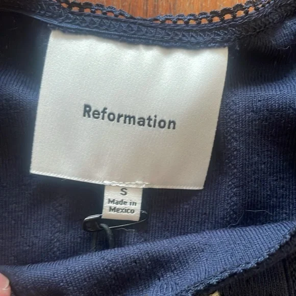 Reformation Black Muscle Tee - Picture 3 of 4